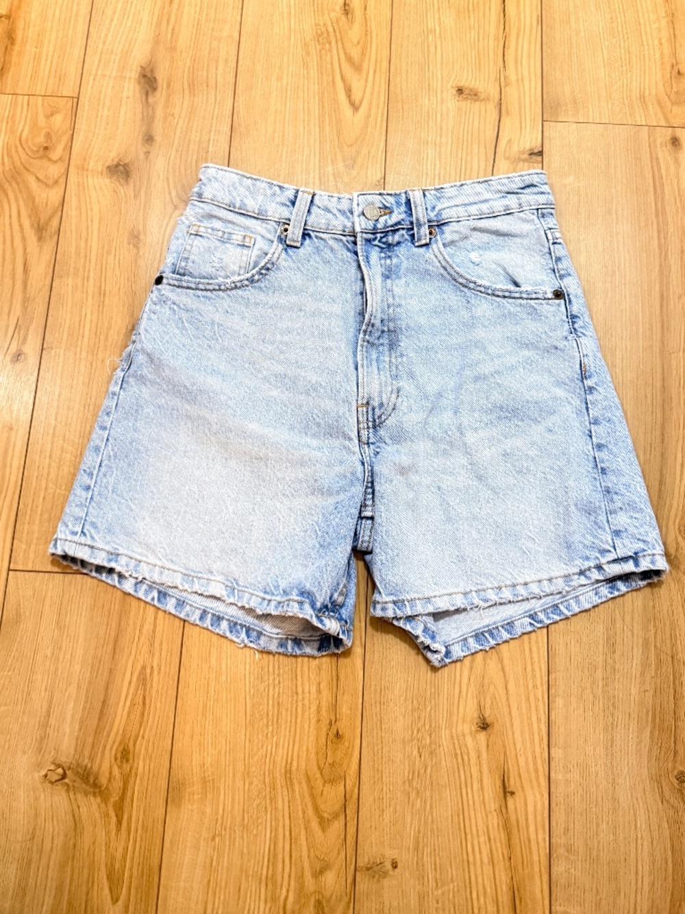 ZARA - High Waisted Mom Jean shorts